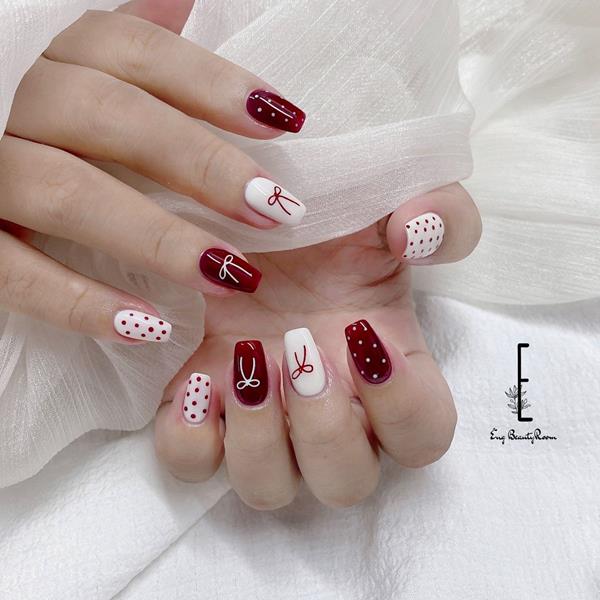 nail đỏ trắng
