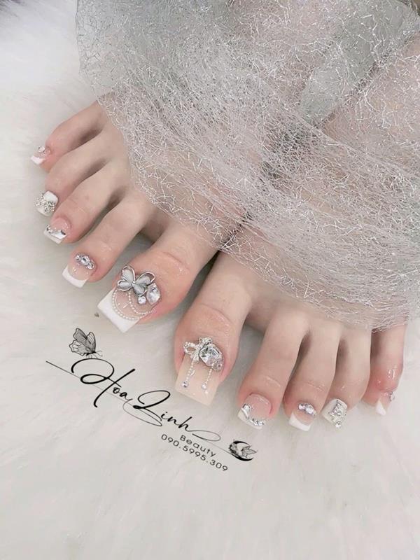 Móng chân đính đá đơn giản cực đẹp