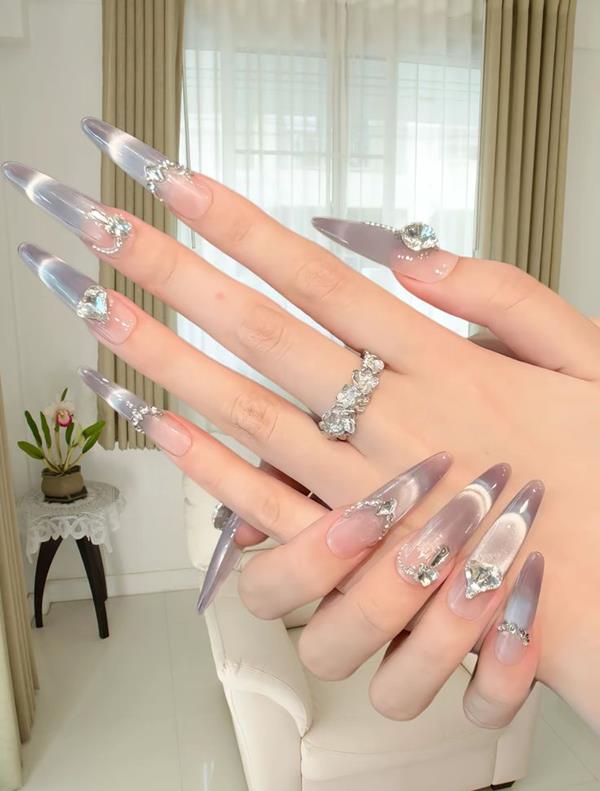 Móng tay mắt mèo đính đá đẹp