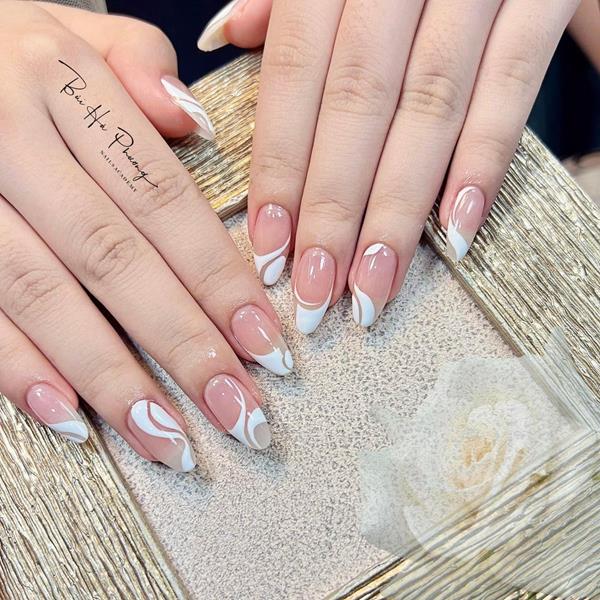 Mẫu nail móng nhọn ngắn tròn hồng trắng
