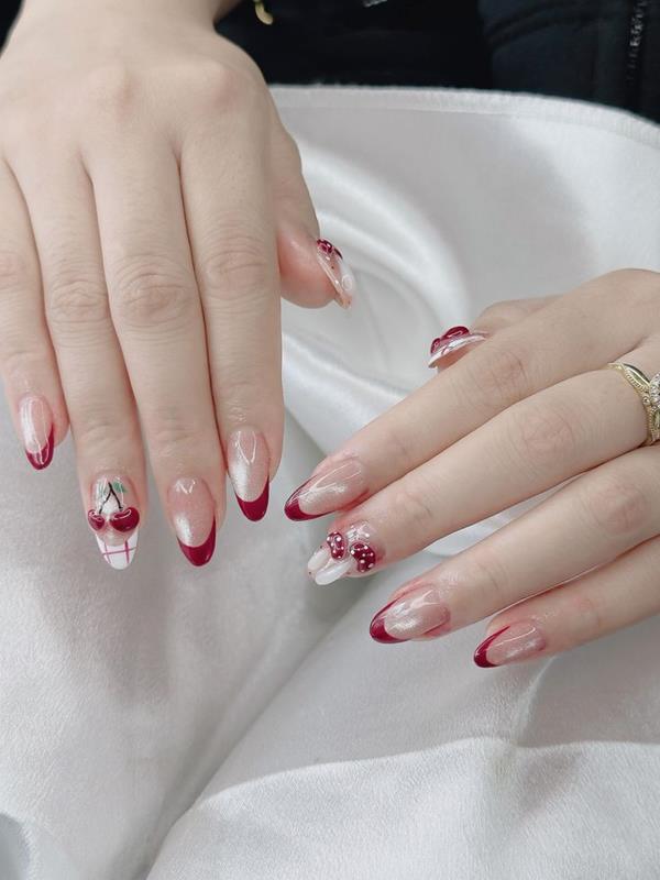 Mẫu nail móng nhọn ngắn tròn cherry