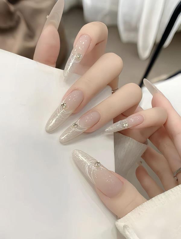 Nail móng nhọn tròn đơn giản
