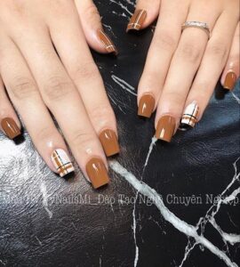 Ảnh nail màu nâu