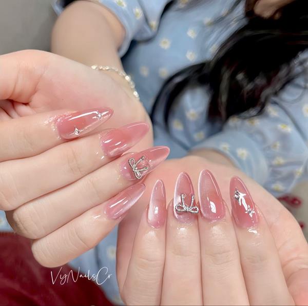 Mẫu nail thạch đính đá màu hồng 3