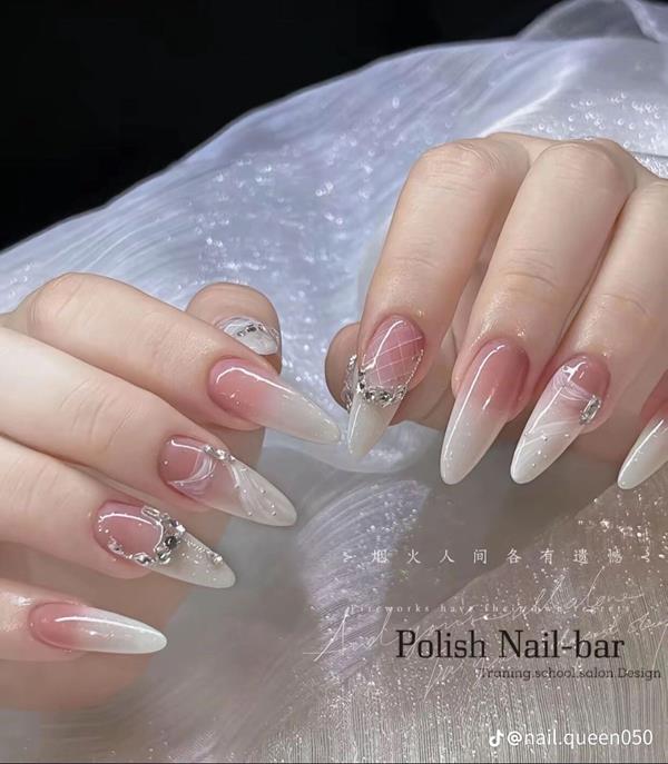 Mẫu nail thạch đính đá màu hồng 1