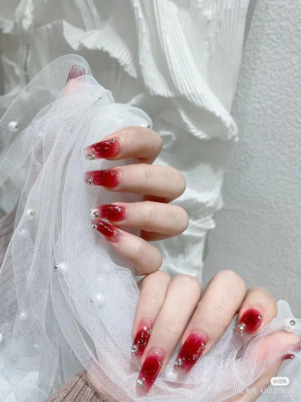 Kiểu 1 nail đỏ tết 2023