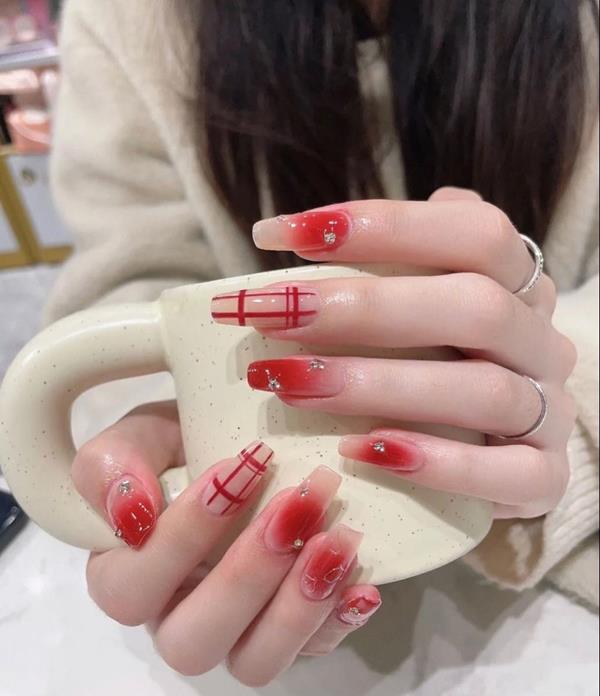 Kiểu 2 nail đỏ tết 2023