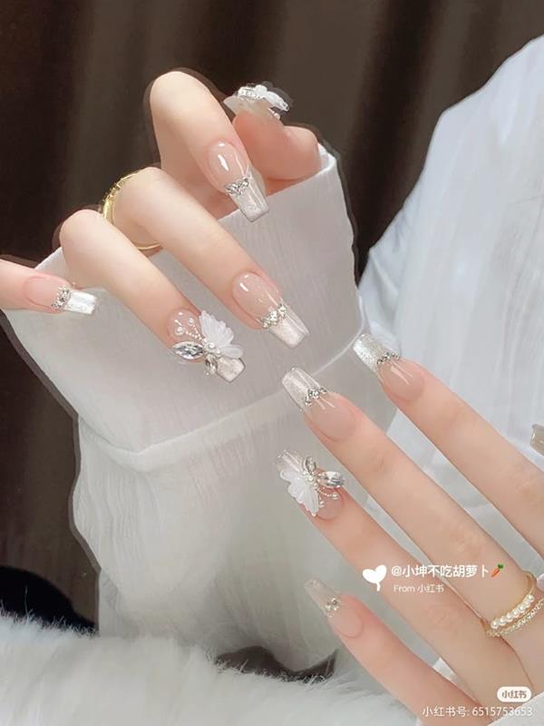 Bộ Sưu Tập 999+ Mẫu Nail Trắng Đính Đá – Đẹp Tinh Khôi, Sang Trọng & Thanh Lịch