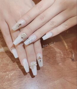 Nail trắng