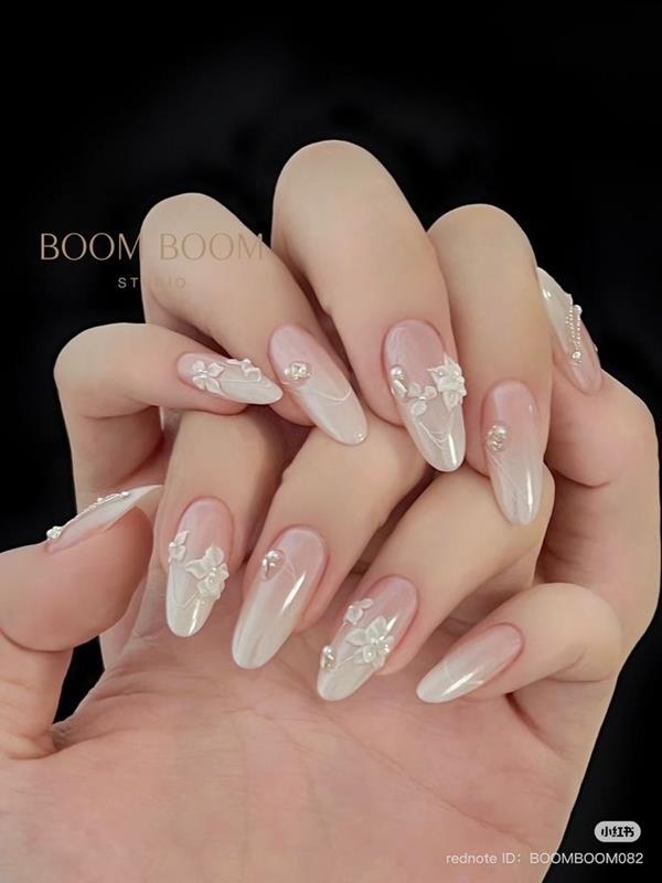 Mẫu nail trắng đính đá 4