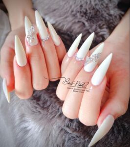 nail trắng sang chảnh